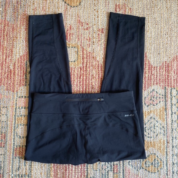 Nike Black Epic Lux Running Crops - Picture 3 of 5